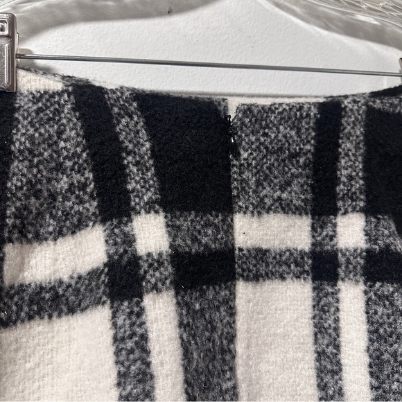 ASOS Flippy Check Mini Skirt White Black Plaid Women’s Size 12 Academia Preppy - Picture 11 of 16